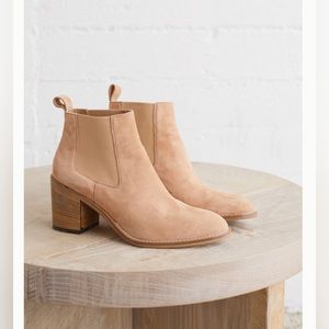 Jenni Kayne Suede Heeled Chelsea Boot in Camel
